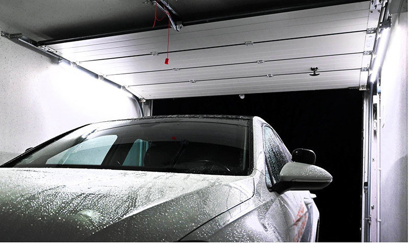 Système d'éclairage LED pour les garages